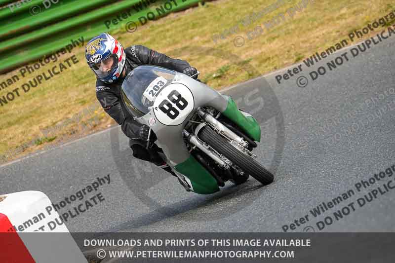 Vintage motorcycle club;eventdigitalimages;mallory park;mallory park trackday photographs;no limits trackdays;peter wileman photography;trackday digital images;trackday photos;vmcc festival 1000 bikes photographs